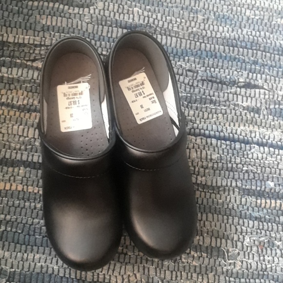 Clogs - Picture 2 of 4